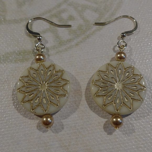 Earrings handmade with Czech coin beads in starburst design with gold & wheat - Picture 3 of 9